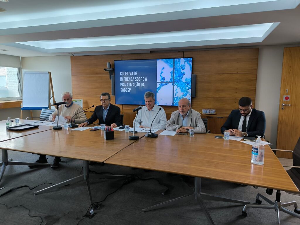 APU presente em coletiva sobre a privatização da Sabesp